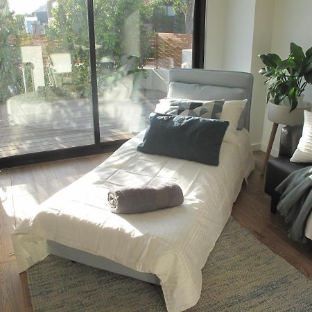 Modern 3 Bedroom Apt With Free Parking, Netflix, Wifi & Welcome Wine By Bnb Pro Мельбурн Екстер'єр фото