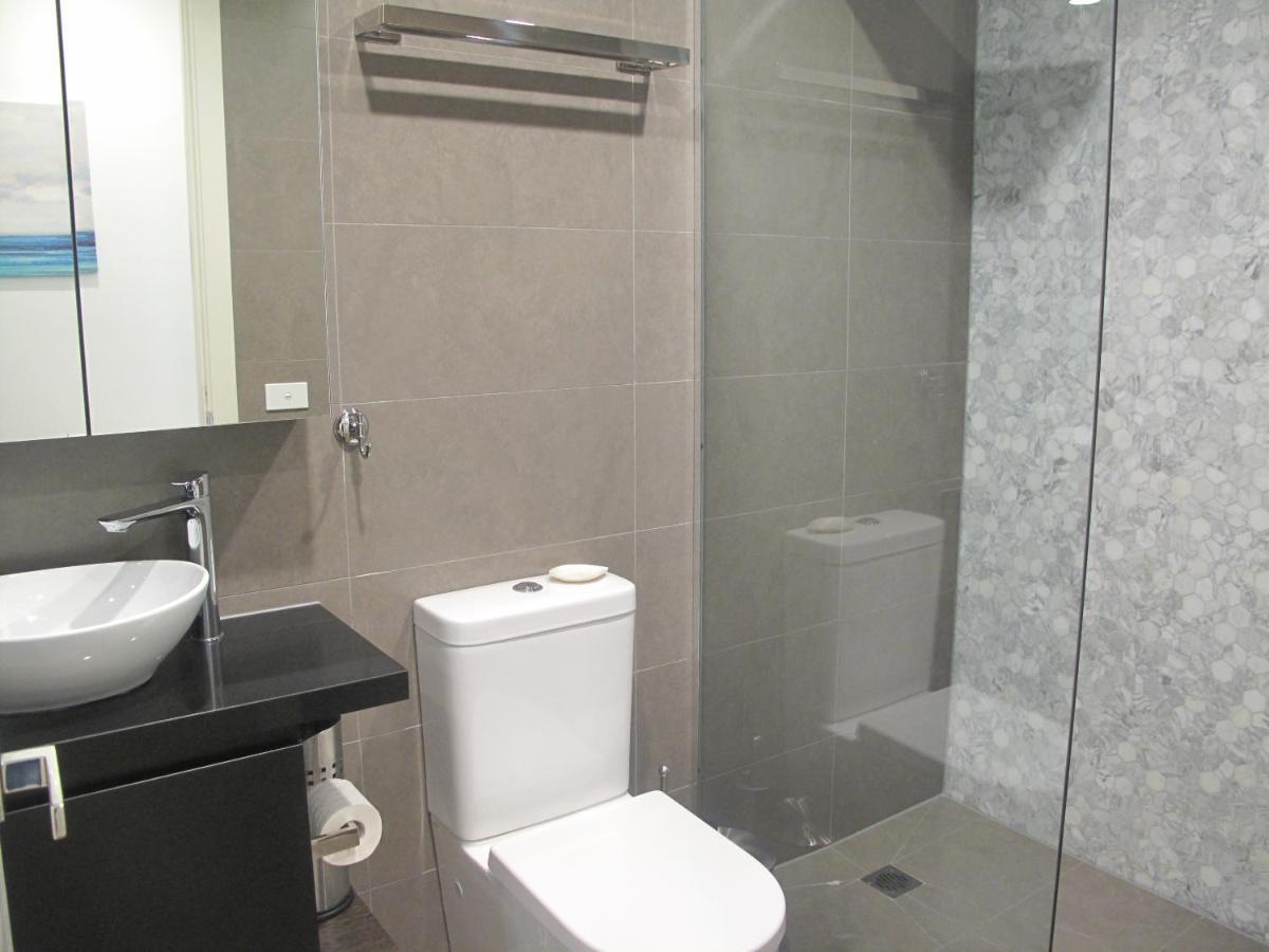 Modern 3 Bedroom Apt With Free Parking, Netflix, Wifi & Welcome Wine By Bnb Pro Мельбурн Екстер'єр фото