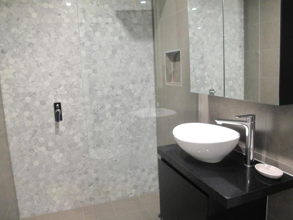 Modern 3 Bedroom Apt With Free Parking, Netflix, Wifi & Welcome Wine By Bnb Pro Мельбурн Екстер'єр фото