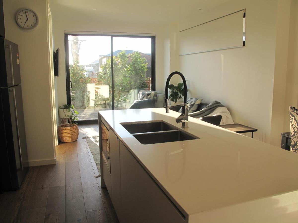 Modern 3 Bedroom Apt With Free Parking, Netflix, Wifi & Welcome Wine By Bnb Pro Мельбурн Екстер'єр фото