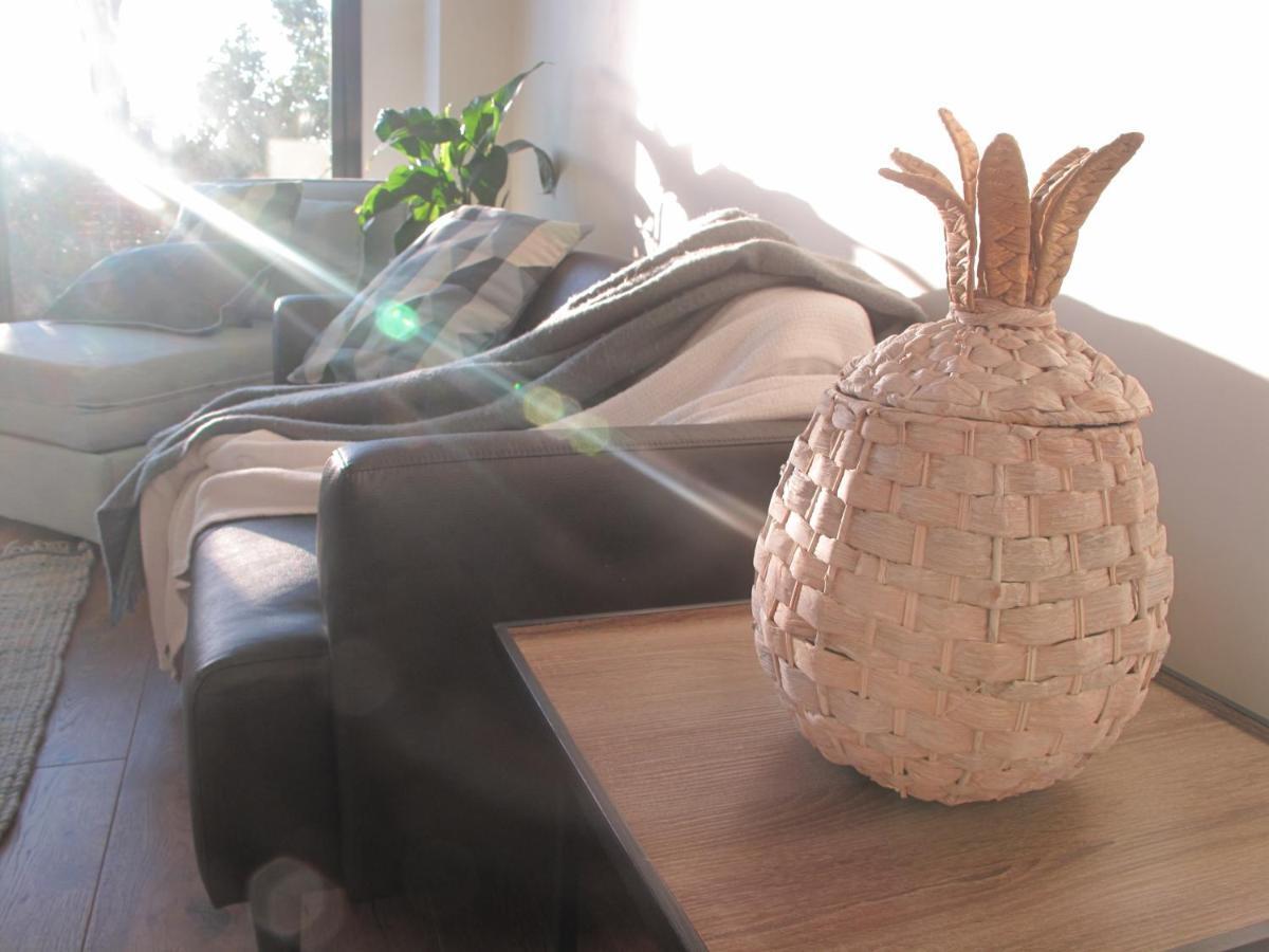 Modern 3 Bedroom Apt With Free Parking, Netflix, Wifi & Welcome Wine By Bnb Pro Мельбурн Екстер'єр фото